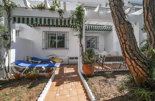 Poblado Sancti Petri Apartment | Apartment "Casa Mercedes" close to the Beach with Pool & Garden