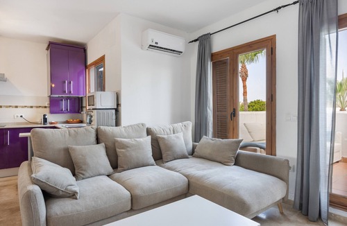 Poblado de Sancti Petri Apartment | Apartment 'Viento Del Mar' with Shared Pool, Private Terrace and Air Conditioning.