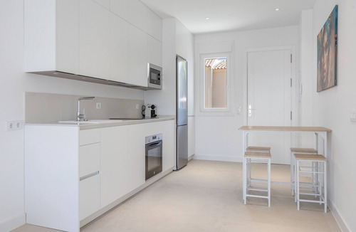 Poblado Sancti Petri Apartment | Apartment 'Los Drogos, Building A, First A' with Shared Pool, Garden and Wi-Fi