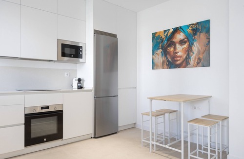 Poblado de Sancti Petri Apartment | Apartment 'Los Drogos Edificio B, Bajo C' with Shared Pool, Wi-Fi & Air Conditioning