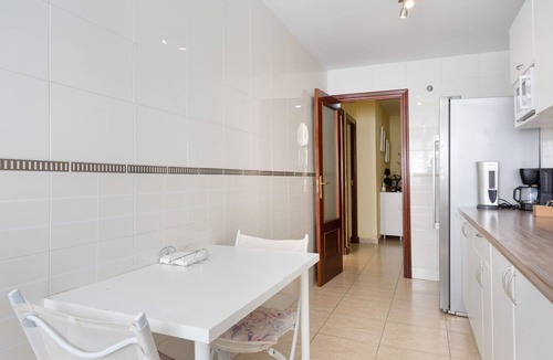 Barriada del Rio San Pedro Apartment | Apartment 'Piso Con Parking En El Edificio' with Wi-Fi and Air Conditioning
