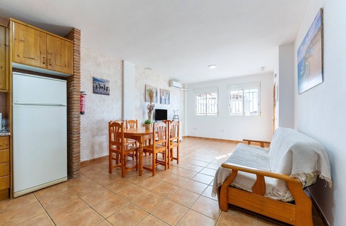 El Pozo de los Frailes Apartment | Apartment 'Maracas 1' with Shared Terrace and Air Conditioning