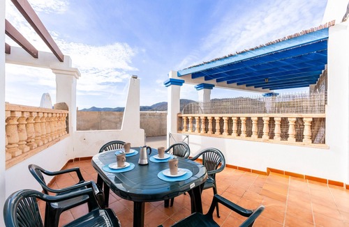 El Pozo de los Frailes Apartment | Apartment 'Maracas 1' with Shared Terrace and Air Conditioning