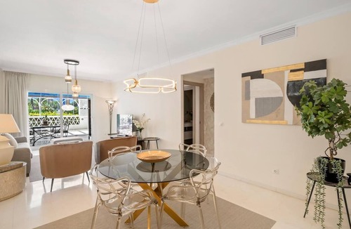 Puerto Banus Apartment | Apartment in Las Gaviotas for 4 people | 2-B04