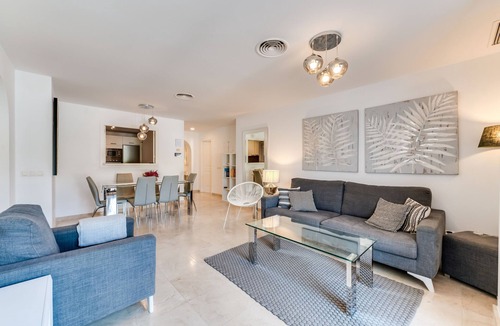 Benahavis Apartment | Apartment '3 Bed in Benahavis' with Mountain View, Wi-Fi and Air Conditioning