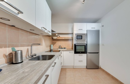 Benahavis Apartment | Apartment '3 Bed in Benahavis' with Mountain View, Wi-Fi and Air Conditioning