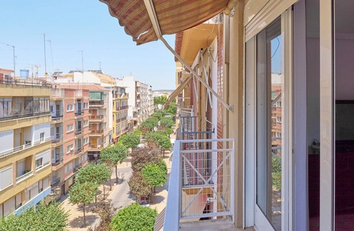 Puente Genil Apartment | Apartment '5 Caballeros' with Balcony, Wi-Fi and Air Conditioning