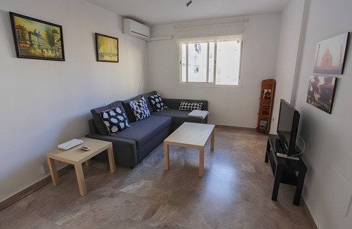 El Palo Apartment | Apartment 'A 2 Min De La Playa, El Palo' with Wi-Fi and Air Conditioning