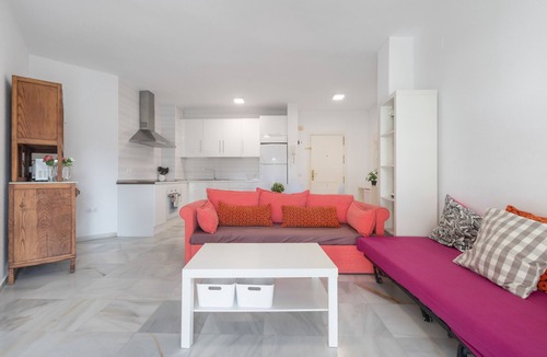 Torremolinos Apartment | Apartment 'Apartamento Junto Al Mar Costa Lago' with Shared Pool, Wi-Fi and Air Conditioning