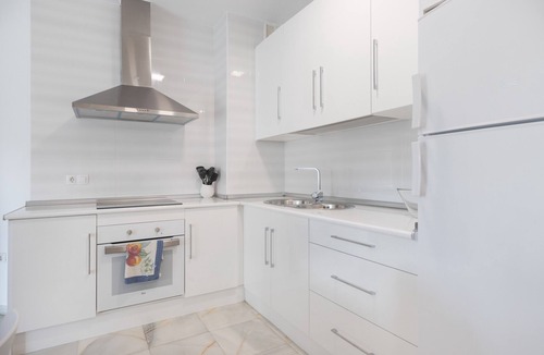 Torremolinos Apartment | Apartment 'Apartamento Junto Al Mar Costa Lago' with Shared Pool, Wi-Fi and Air Conditioning