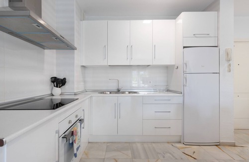 Torremolinos Apartment | Apartment 'Apartamento Junto Al Mar Costa Lago' with Shared Pool, Wi-Fi and Air Conditioning