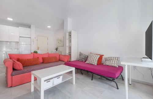Torremolinos Apartment | Apartment 'Apartamento Junto Al Mar Costa Lago' with Shared Pool, Wi-Fi and Air Conditioning