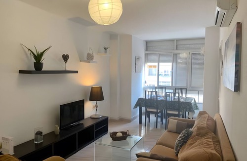 Bailen-Miraflores Apartment | Apartment 'Apartamento Martinez Maldonado' with Wi-Fi and Air Conditioning