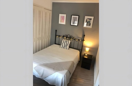 Bailen-Miraflores Apartment | Apartment 'Apartamento Martinez Maldonado' with Wi-Fi and Air Conditioning