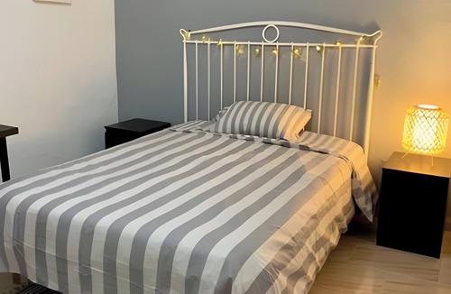 Bailen-Miraflores Apartment | Apartment 'Apartamento Martinez Maldonado' with Wi-Fi and Air Conditioning