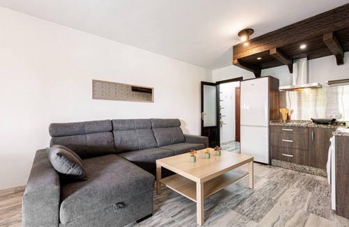 Teatinos Apartment | Apartment 'Apartamento Mefistofeles' with Private Terrace, Wi-Fi & Air Conditioning