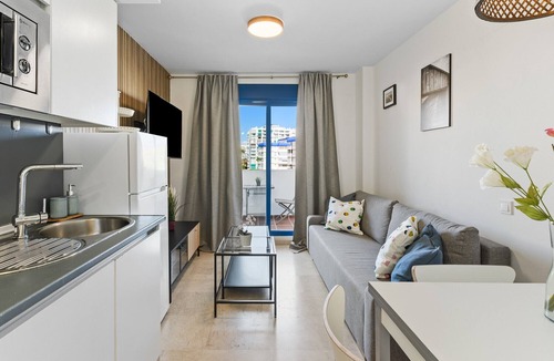 Torrequebrada Apartment | Apartment 'Beach Escape' with Sea View, Wi-Fi and Air Conditioning