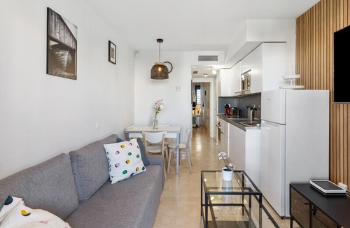 Torrequebrada Apartment | Apartment 'Beach Escape' with Sea View, Wi-Fi and Air Conditioning