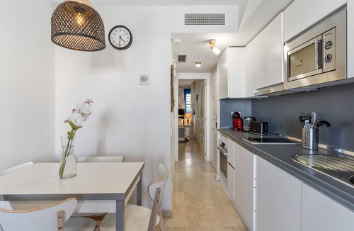 Torrequebrada Apartment | Apartment 'Beach Escape' with Sea View, Wi-Fi and Air Conditioning