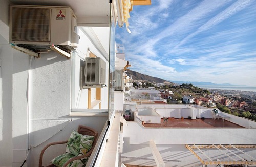 Benalmadena Costa Apartment | Apartment 'Benalmarina' with Shared Pool, Wi-Fi and Air Conditioning