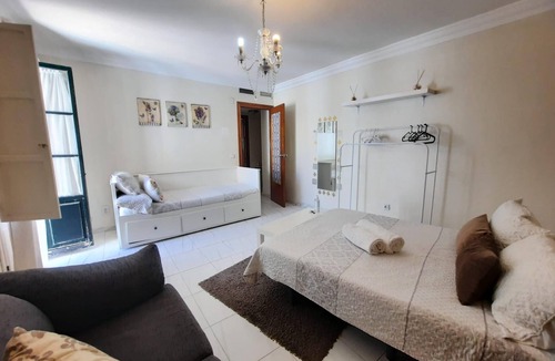 Encarnacion-Regina Apartment | Apartment 'Boteros 5' with Wi-Fi and Air Conditioning