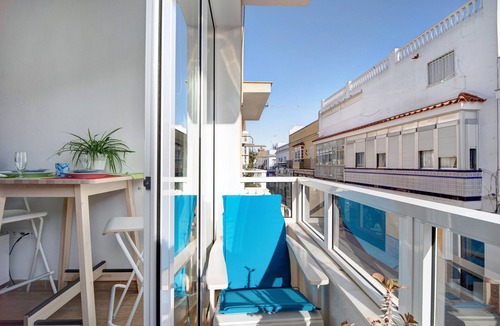 Chipiona Apartment | Apartment Caepionis close to the Beach with Shared Rooftop Terrace & Wi-Fi
