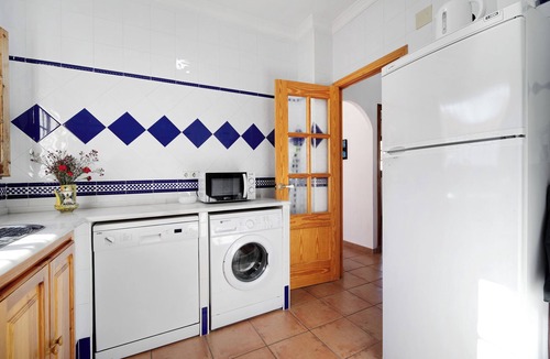 Chipiona Apartment | Apartment 'Caracola' with Private Terrace, Wi-Fi and Air Conditioning