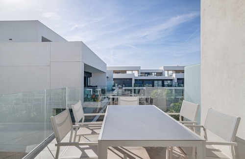 Bolonia Apartment | Apartment 'Casa África' with Shared Pool, Wi-Fi and Air Conditioning