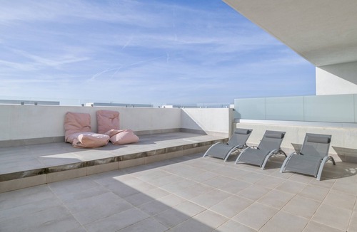 Bolonia Apartment | Apartment 'Casa África' with Shared Pool, Wi-Fi and Air Conditioning