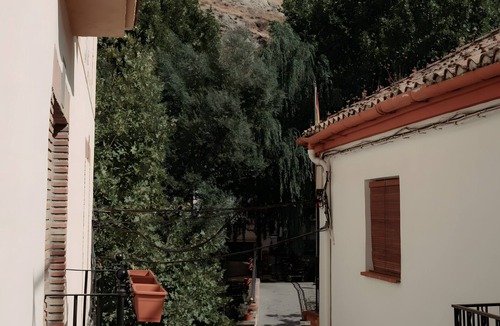 Pinos Genil Apartment | Apartment 'Casa De Manuel' with Wi-Fi