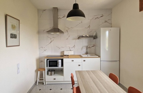 Alhendin Apartment | Apartment 'Casita Acogedora Con Piscina' with Shared Pool, Wi-Fi and Air Conditioning