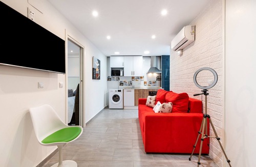 R.E.N.F.E. Apartment | Apartment "Centro Estacion Vialia" with Shared Pool & Wi-Fi