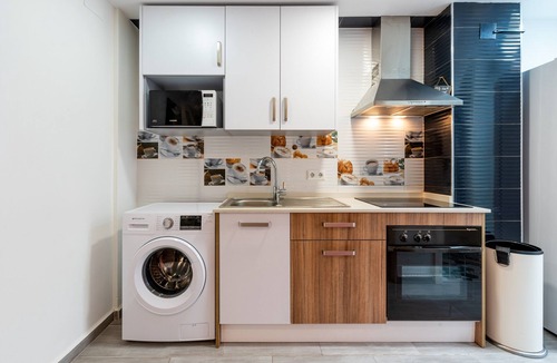 R.E.N.F.E. Apartment | Apartment "Centro Estacion Vialia" with Shared Pool & Wi-Fi