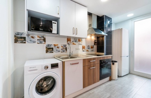 R.E.N.F.E. Apartment | Apartment "Centro Estacion Vialia" with Shared Pool & Wi-Fi
