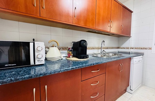 Albolote Apartment | Apartment 'Comodidad Cerca Del Centro Granada' with Shared Pool, Wi-Fi and Air Conditioning