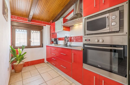 Vegas del Genil Apartment | Apartment 'Con Vistas A Las Montañas' with Mountain View, Wi-Fi and Air Conditioning