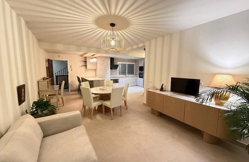 San Vicente Apartment | Apartment corazón in historical center of Sevilla w/balcony - fast Wifi - AC