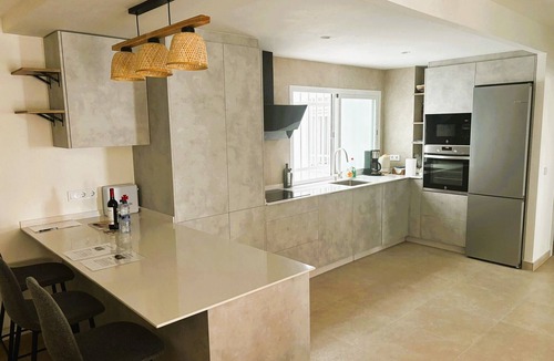 San Vicente Apartment | Apartment corazón in historical center of Sevilla w/balcony - fast Wifi - AC