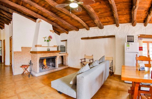 Castillejar Apartment | Apartment 'Cortijo' with Mountain View, Wi-Fi and Air Conditioning