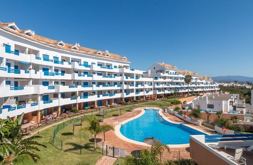 Castillo de Sabinillas Apartment | Apartment 'Duquesa Suites Golf and Gardens' with Shared Pool, Wi-Fi and Air Conditioning