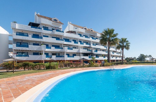 Castillo de Sabinillas Apartment | Apartment 'Duquesa Suites Golf and Gardens' with Shared Pool, Wi-Fi and Air Conditioning