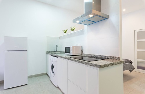 Cruz de Humilladero Apartment | Apartment “El Andén de la Estación 2” Near the Beach with Air Conditioning