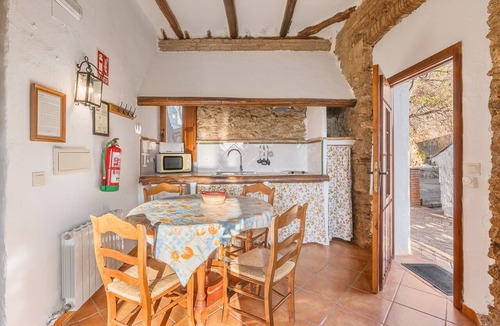 La Zubia Apartment | Apartment 'El Granero' with Mountain Views, Shared Pool and Wi-Fi