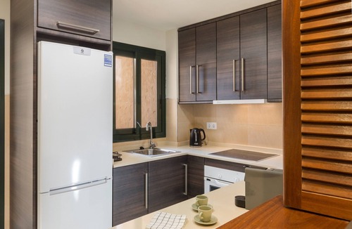 Corverica Apartment | Apartment 'El Oasis Malta 1 Bajo A' with Shared Pool, Wi-Fi and Air Conditioning