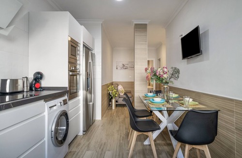 Conil de la Frontera City Center Apartment | Apartment 'Reyes Católicos Conil' with Wi-Fi and Air Conditioning