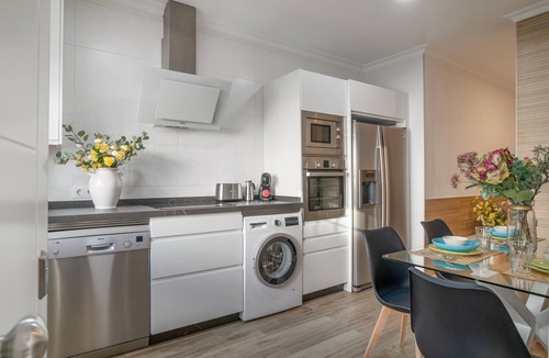 Conil de la Frontera City Center Apartment | Apartment 'Reyes Católicos Conil' with Wi-Fi and Air Conditioning