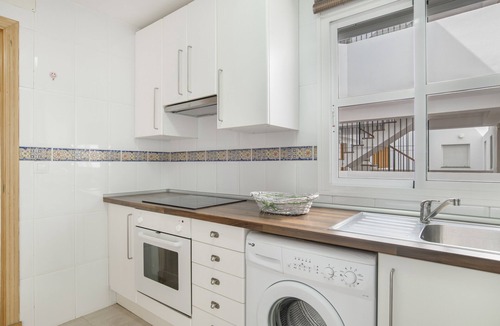 Conil de la Frontera City Center Apartment | Apartment 'Refugio Atalaya Pool and Parking' with Shared Pool, Private Terrace, and Wi-Fi