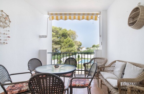 Conil de la Frontera City Center Apartment | Apartment 'Refugio Atalaya Pool and Parking' with Shared Pool, Private Terrace, and Wi-Fi
