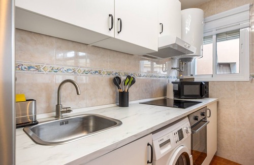 Jerez de la Frontera Old Town Apartment | Apartment 'Apto La Justicia' with Shared Terrace, Wi-Fi and Air Conditioning