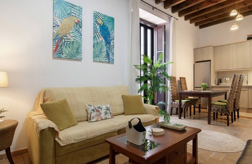 Sanlucar de Barrameda Apartment | Apartment 'Godoy' with Balcony, Wi-Fi and Air Conditioning